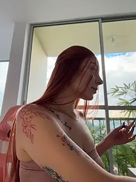 alesziarose  online show from April 14, 2026, 10:48 pm