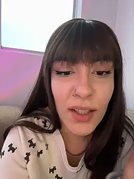 alesziarose  online show from January 5, 2026, 10:46 pm