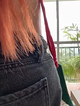 alesziarose  online show from February 22, 2026, 10:33 pm