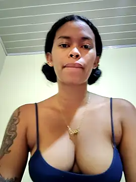 Snapshot of shenna_brunette chatting on May 13, 2026, 5:53 pm shenna brunette online show from May 13, 2026, 5:53 pm