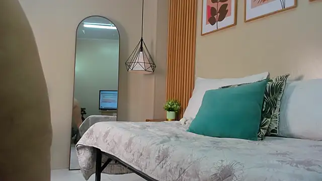 Dalila Najjar  online show from January 13, 2026, 2:21 pm