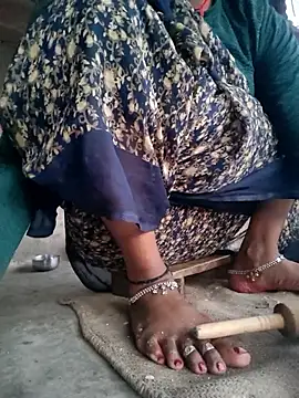 Snapshot of Queen_chayna chatting on February 5, 2026, 1:23 am Queen chayna online show from February 5, 2026, 1:23 am