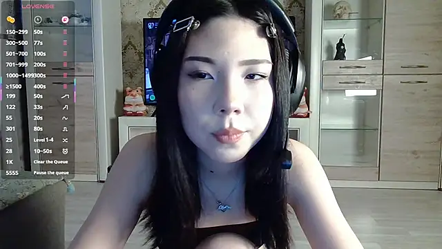 AprilOnilll online show from February 20, 2026, 12:07 pm