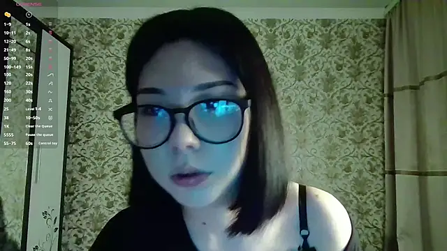 AprilOnilll online show from March 26, 2026, 5:33 pm