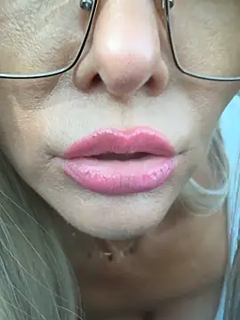 NaughtyNinky online show from April 19, 2026, 6:58 am