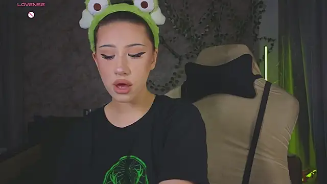 Necucubi02 online show from April 18, 2026, 9:22 am