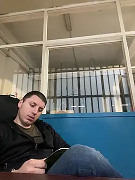 allee2206 online show from April 11, 2026, 5:04 am