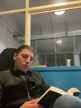 allee2206 online show from April 12, 2026, 9:18 pm