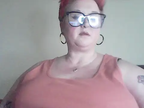 BustyRedxx online show from April 24, 2026, 9:55 am