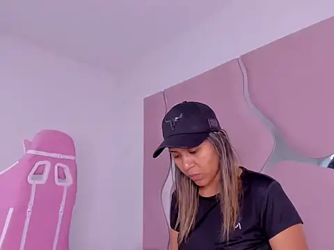 Snapshot of sharithasm chatting on February 9, 2026, 8:40 pm sharithasm online show from February 9, 2026, 8:40 pm