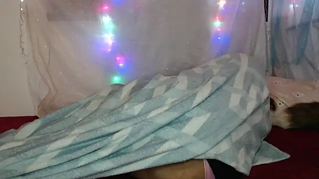 Zuley foxi online show from March 4, 2026, 2:19 am