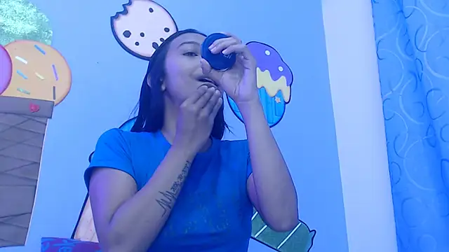 skinnysexzara18 online show from February 6, 2026, 1:12 am