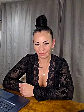 QueenMary80 online show from January 16, 2026, 7:18 pm