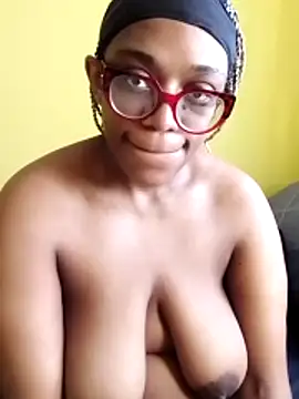 Snapshot of Sultrydiva1 chatting on May 15, 2026, 12:47 pm Sultrydiva1 online show from May 15, 2026, 12:47 pm