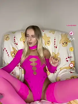 RahellaBlonde1 online show from May 24, 2026, 7:25 pm
