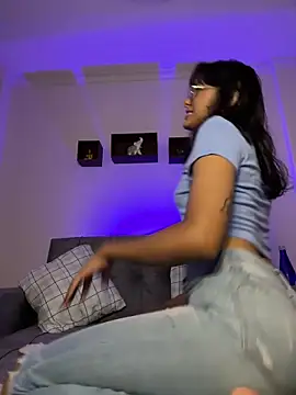 Iam Lyan  online show from March 28, 2026, 8:32 pm