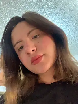 Snapshot of bombomcherry6 chatting on January 8, 2026, 9:43 pm bombomcherry6 online show from January 8, 2026, 9:43 pm