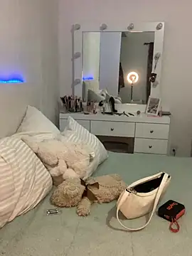 Snapshot of bombomcherry6 chatting on January 14, 2026, 3:43 am bombomcherry6 online show from January 14, 2026, 3:43 am