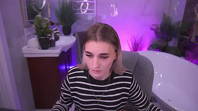 DiamondNina online show from April 18, 2026, 7:40 pm