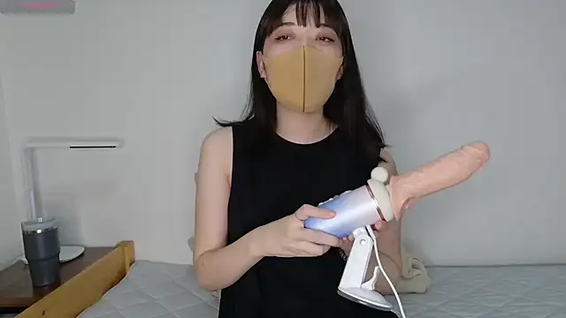 Snapshot of minami_room chatting on August 8, 2026, 7:04 am minami room online show from August 8, 2026, 7:04 am