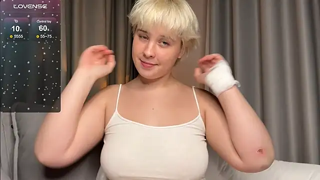 EvaSuunny online show from April 14, 2026, 6:13 pm