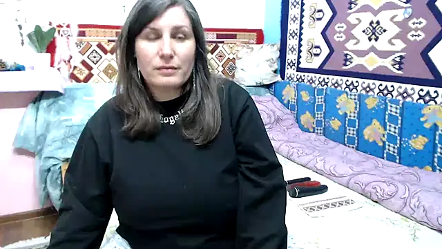 Adelinemilf online show from March 12, 2026, 1:04 pm