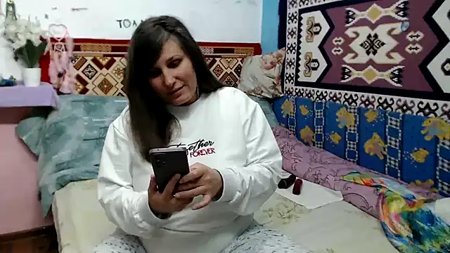 Adelinemilf online show from April 10, 2026, 12:34 pm