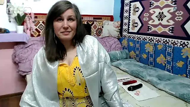 Adelinemilf online show from April 14, 2026, 10:31 am