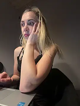 ElenaWhitmore online show from June 4, 2026, 10:47 pm