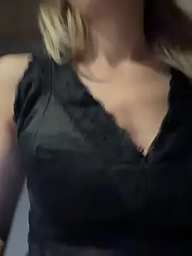 ElenaWhitmore online show from February 9, 2026, 11:47 pm