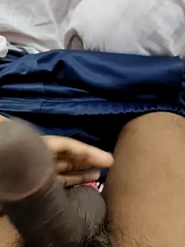 Snapshot of OutsizedVent chatting on February 1, 2026, 4:05 pm OutsizedVent online show from February 1, 2026, 4:05 pm