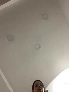 Violett hott  online show from April 12, 2026, 12:08 pm