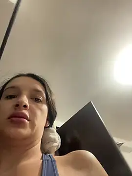 Violett hott  online show from June 4, 2026, 11:37 am