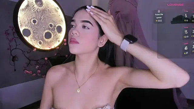 Luna  02 online show from March 6, 2026, 11:38 am