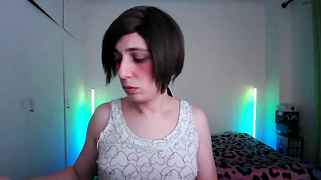 HoneyValentine online show from April 17, 2026, 8:33 pm