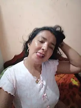 Snapshot of Crystal-01 chatting on May 27, 2026, 5:15 am Crystal-01 online show from May 27, 2026, 5:15 am