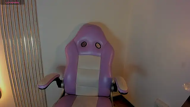 Snapshot of Iamcami_ chatting on February 18, 2026, 7:10 pm Iamcami online show from February 18, 2026, 7:10 pm