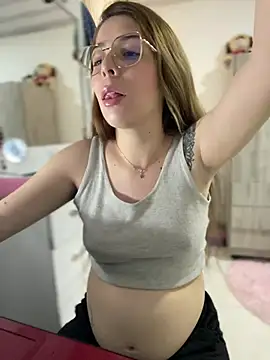 NatalyPinky online show from May 12, 2026, 9:32 pm