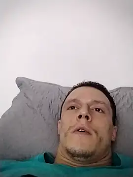 RAFAELQUINTEROSCAVALHEI online show from April 18, 2026, 9:37 pm