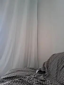 ofjuliaa online show from February 14, 2026, 5:02 pm