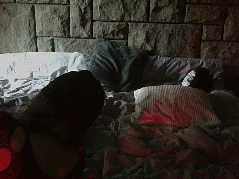 dongoralesko77 online show from April 23, 2026, 4:52 am