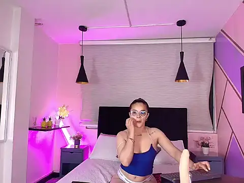 Snapshot of Coraliiine_ chatting on March 20, 2026, 10:16 am Coraliiine online show from March 20, 2026, 10:16 am