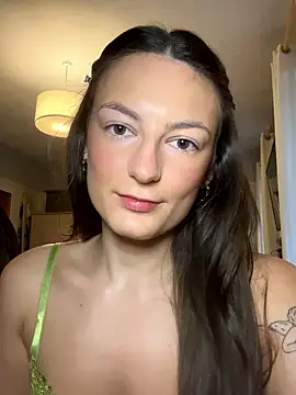 MiaLovesxx online show from January 9, 2026, 11:06 am