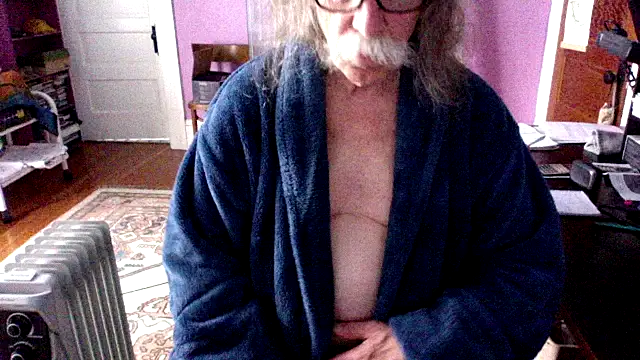 LickYourYoni online show from April 19, 2026, 3:02 pm