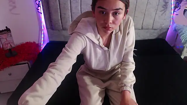 sofiaspring online show from February 14, 2026, 6:52 pm