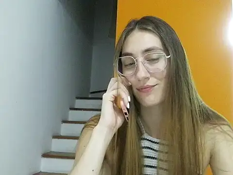 Noracherry online show from March 4, 2026, 12:18 am