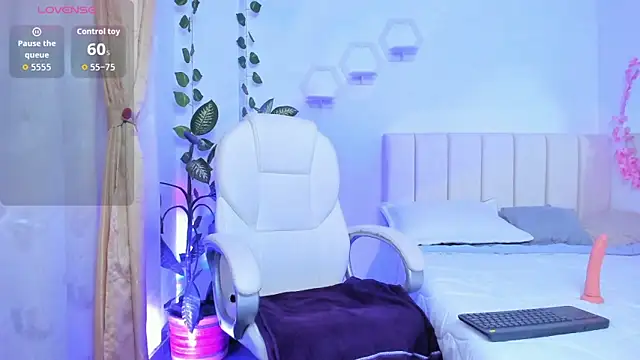 Snapshot of emily7_ chatting on February 27, 2026, 8:41 pm emily7 online show from February 27, 2026, 8:41 pm