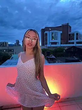 yeye sweet  online show from April 18, 2026, 10:39 am