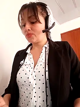 Snapshot of Alejandra_N chatting on February 6, 2026, 2:24 pm Alejandra N online show from February 6, 2026, 2:24 pm