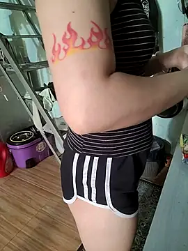 -LunaLust online show from April 16, 2026, 2:23 am